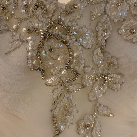 Enzoani Gretchen Dress - Picture 2 of 8